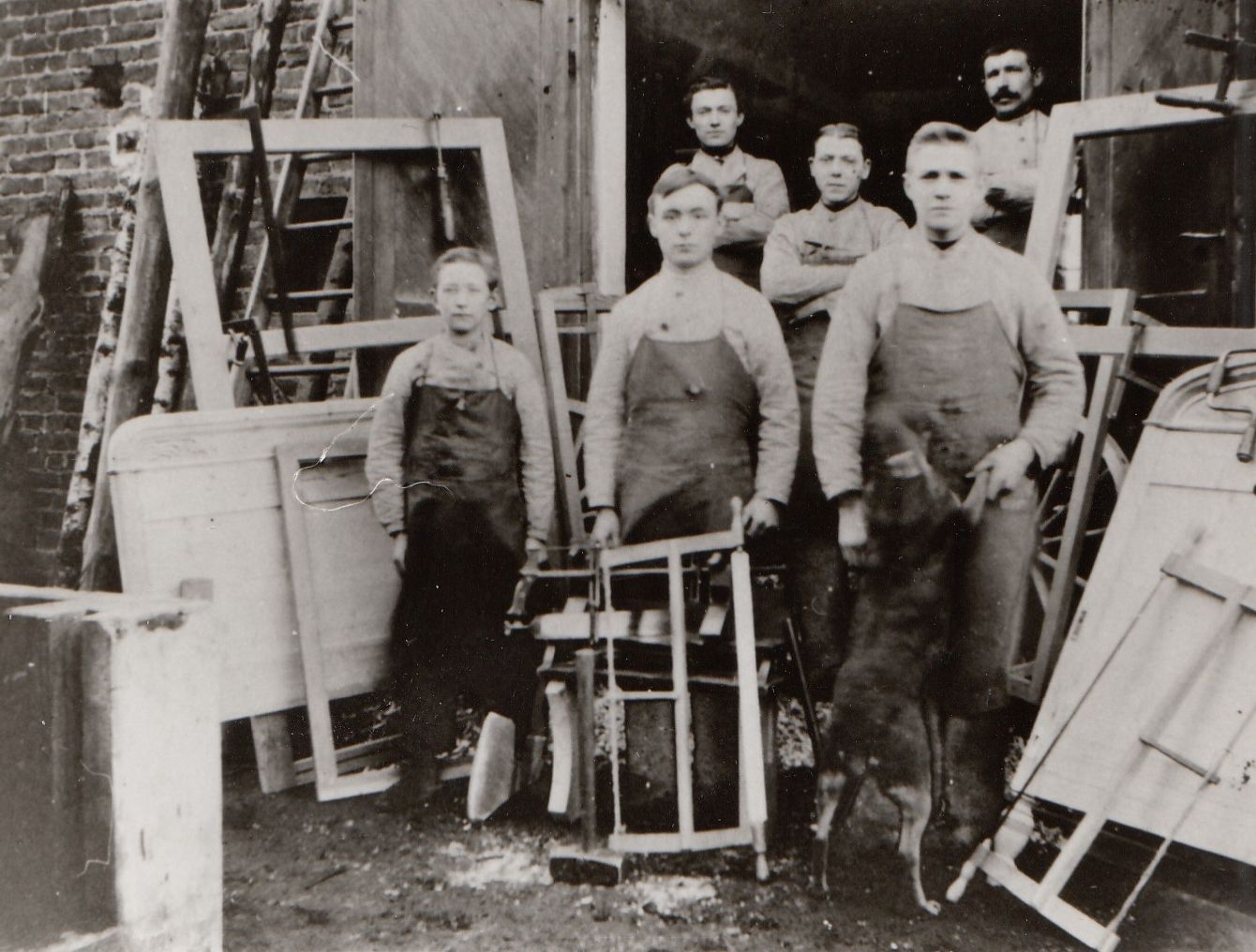 Tischlerei Detzmeier aus Hiddenhausen in der Anfangszeit mit Betriebsgründer August Detzmeier