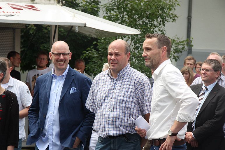Gespräch der Obermeister Matthias Hempelmann (links) und Heiko Bahls (rechts) mit Gesellen-Beisitzer Andreas Dieckhöner