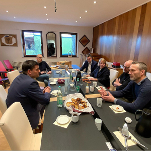 Am neuen Besprechungtisch: v.l.: Mirco Schmidt, Jan Jürdens, Tim Oliver Weise, Martina Hannen, Matthias Hempelmann, Heiko Bahls