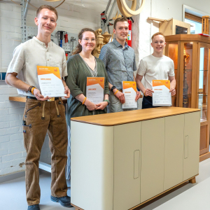 Von links: Lucas Meißner (3. Platz), Wiebke Strathmann (2.), Timon Philipp Macharacek (1.), Bennet Holzhausen (Belobigung). Foto: Joel Beinke